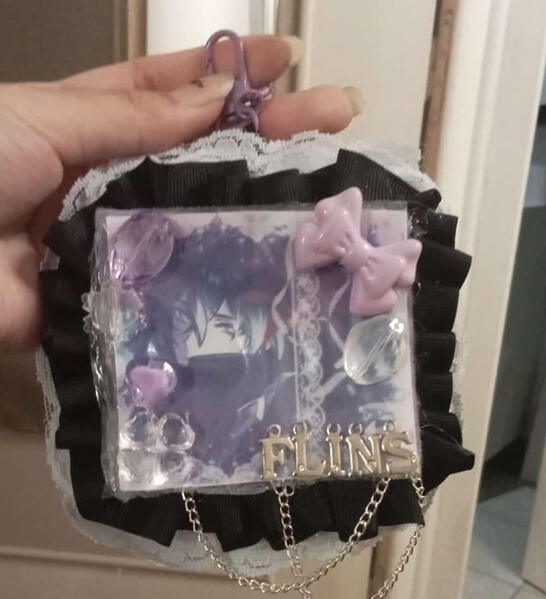 wednesday, october 29- i kept thinking about this blog but nothing interesting is happening in my life.... gulps! i did make this tho... I SOMEHOW CANT APPLY A PINK FILTER NOOOOOUUUU